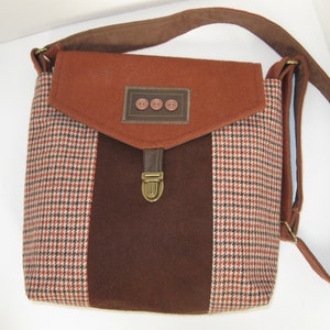 purse,tote,handbag,hand made,carry on,travel bag,messenger bag,crossbody purse,valise,felted,upcycle,go green,clutch