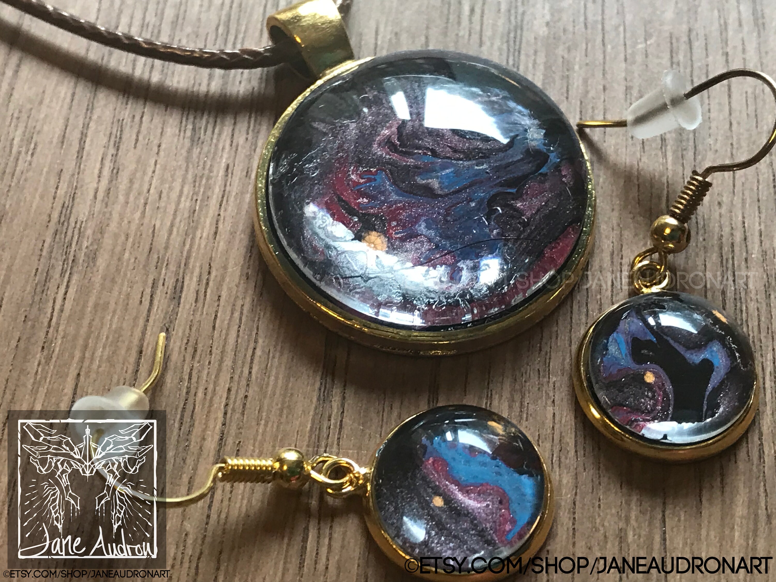acrylic pour jewelry