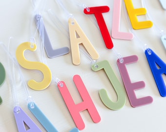 Personalisierter Schultaschenanhänger - Alphabet Anfangsbeutelanhänger - Partytaschengeschenke - Acryl benutzerdefinierter Anfangsanhänger - Laserschnitt