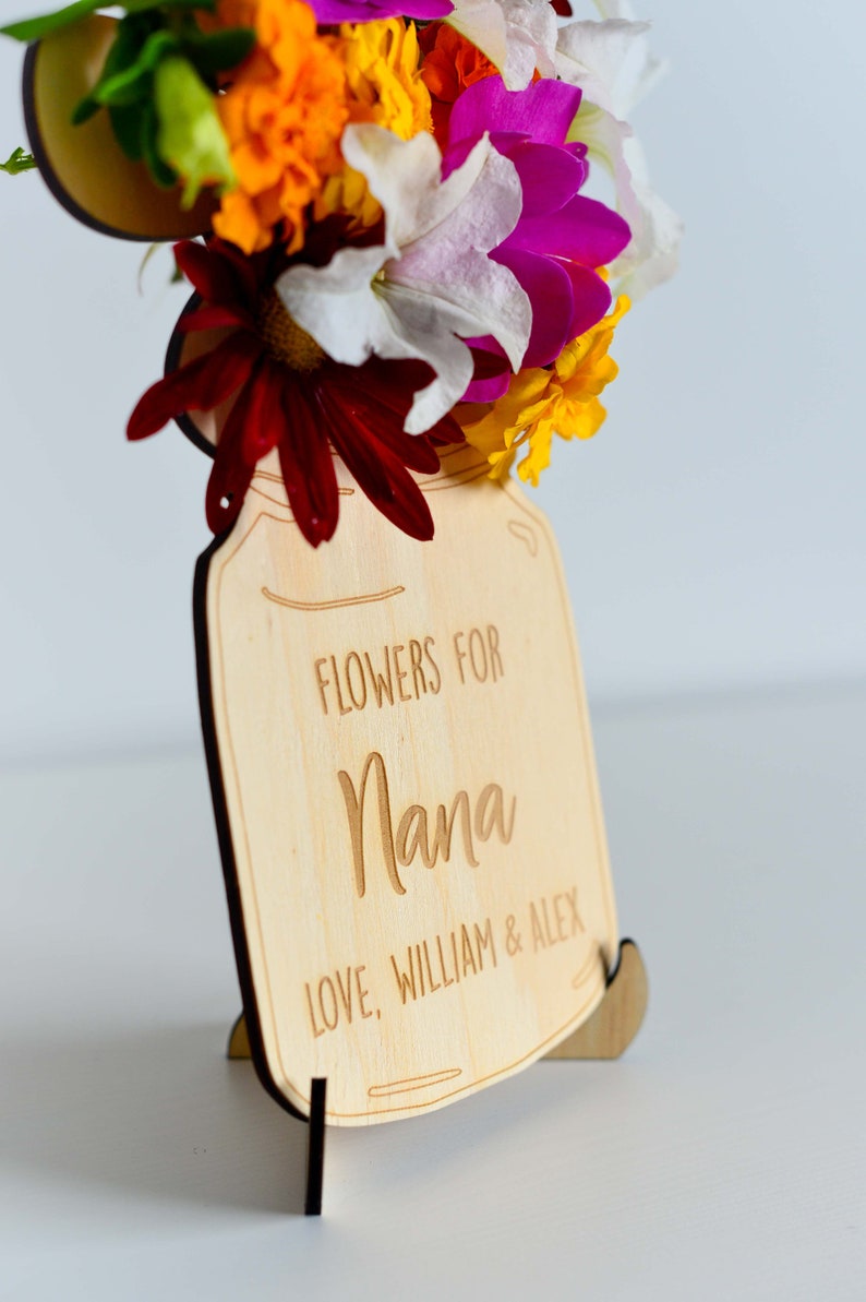 Personalised Flower Holder Vase Wooden Mother's Day Christmas Gift for Mum or Grandma with Optional Stand Laser Cut & Engraved imagem 5