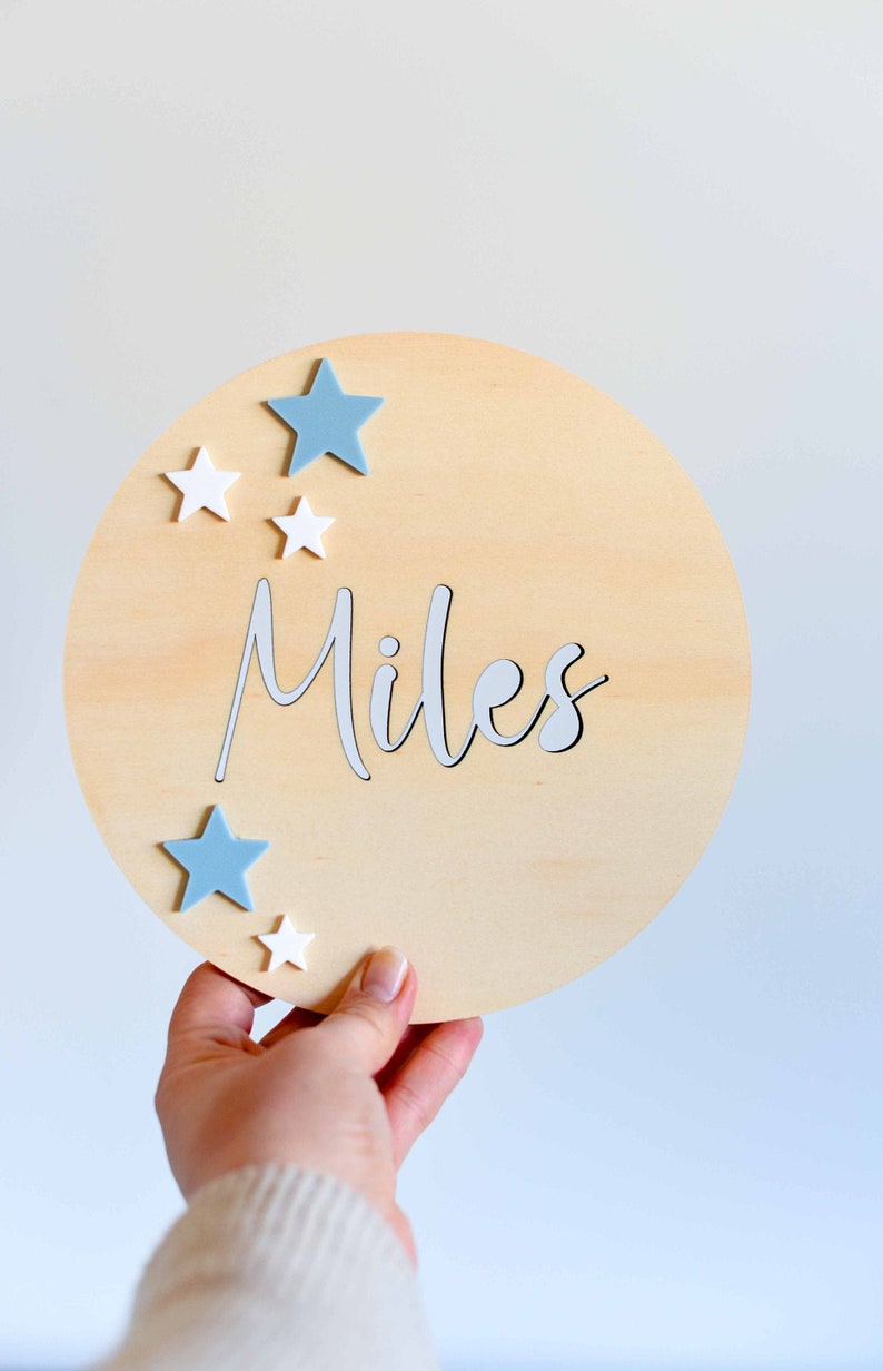 Round Name Kids Personalised Sign Plaque Baby Nursery Kids Bedroom Birthday Decoration Wooden Board with Acrylic Stars Laser Cut zdjęcie 1