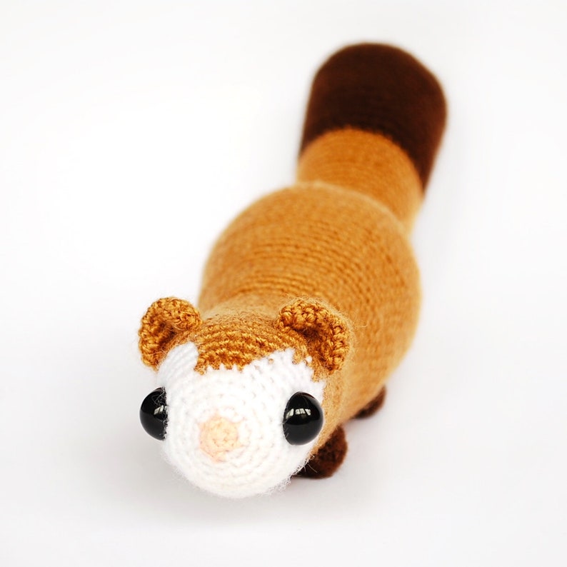 Amigurumi pattern: huggable ferret. Crochet pattern to make a cute and fuzzy ferret plush. Kawaii ferret toy pattern PDF in SPANISH image 8