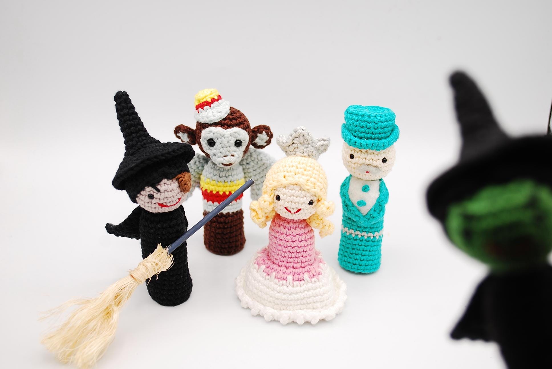The Wizard of Oz Amigurumi Pattern. Crochet Finger Puppets: Glinda ...