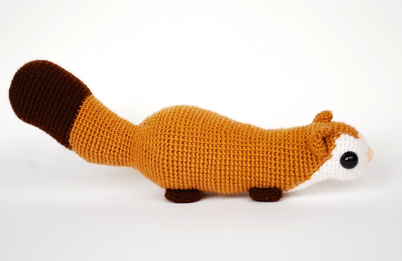 Amigurumi pattern: huggable ferret. Crochet pattern to make a cute and fuzzy ferret plush. Kawaii ferret toy pattern PDF in SPANISH image 2