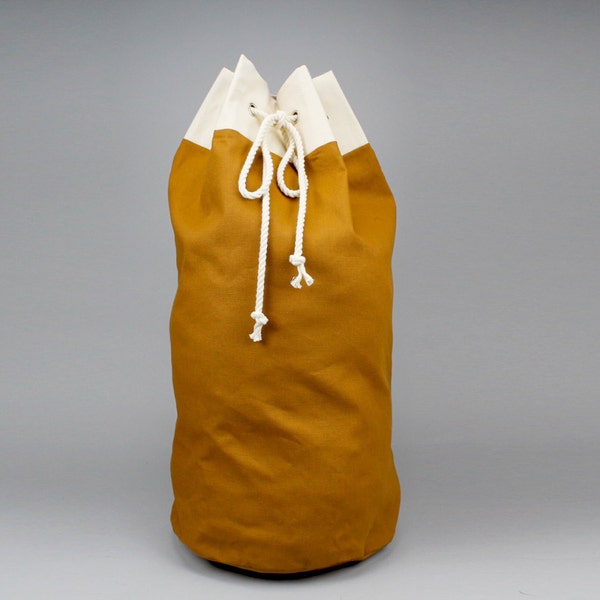 Die Arnold Wäsche Duffle / Caramel Braun Canvas Wäsche oder Duffle Tasche mit Seil Kordelzug und Tragegriff