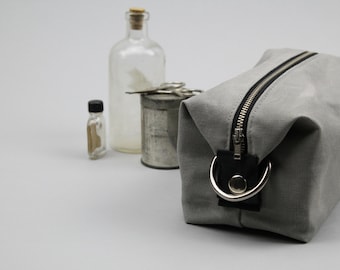 The Jack Dopp Kit // Grey Waxed Canvas Expandable Dopp Kit / Travel Bag / Toiletry Bag/ Cosmetics Pouch with Pocketed Lining