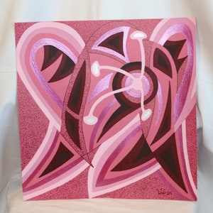 Op de afbeelding: Abstract schilderij met een bloemmotief in roze en bruine tinten. Het kunstwerk heeft een getextureerde achtergrond en een centrale bloemachtige vorm met stralende lijnen en bloembladachtige vormen. Metallic accenten voegen een vleugje glans toe.