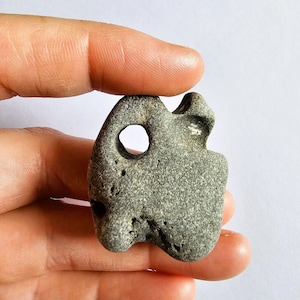 Amuleti celtici: pietra della strega irlandese/pietra della strega/pietra di Odino note per le loro qualità protettive e per i sussurri dell'altro mondo