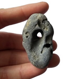 Amuleti celtici: pietra della strega irlandese/pietra della strega/pietra di Odino note per le loro qualità protettive e per i sussurri dell'altro mondo