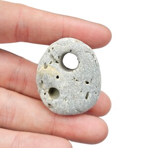 Amuleti celtici: pietra della strega irlandese/pietra della strega/pietra di Odino note per le loro qualità protettive e per i sussurri dell'altro mondo