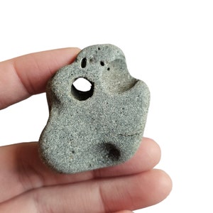 Amuleti celtici: pietra della strega irlandese/pietra della strega/pietra di Odino note per le loro qualità protettive e per i sussurri dell'altro mondo