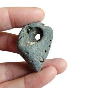 Amuleti celtici: pietra della strega irlandese/pietra della strega/pietra di Odino note per le loro qualità protettive e per i sussurri dell'altro mondo