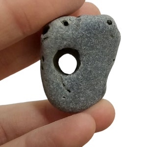 Amuleti celtici: pietra della strega irlandese/pietra della strega/pietra di Odino note per le loro qualità protettive e per i sussurri dell'altro mondo