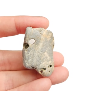 Amuleti celtici: pietra della strega irlandese/pietra della strega/pietra di Odino note per le loro qualità protettive e per i sussurri dell'altro mondo