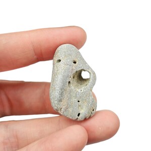 Amuleti celtici: pietra della strega irlandese/pietra della strega/pietra di Odino note per le loro qualità protettive e per i sussurri dell'altro mondo