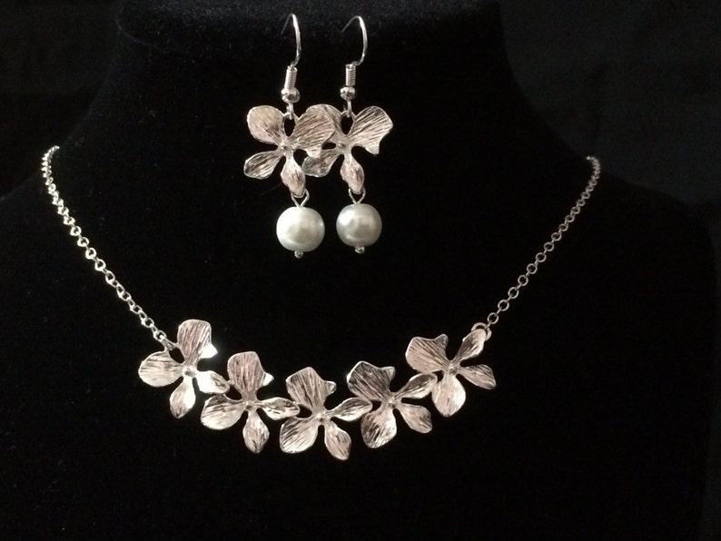 orchid jewelry,orchid with pearl lariat necklace,bridal jewelry,bridesmaid gift, Beautiful orchid flower necklace and earring set