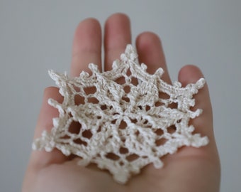 Crochet snowflake designed by Julia Hart, 9 cm in diameter, textured coaster, Christmas garland, home decor, shabby, boho, hygge, vintage