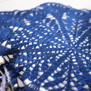 Lotus and Fern crochet doily, designed by Yalanda Wiese, 46 cm, doily, tablecloth, centerpiece, shabby decor, vintage design, lace, retro image 6
