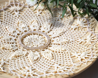 Beiges Häkeldeckchen Diana, Design von Anna Dubinina, 31 cm, 100% Baumwolle, kostenloser Versand weltweit, vintage decor, Texture Deckchen, Hochzeit