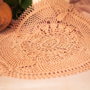 Oval Crochet Doily: Textured Vintage Lace Table Decor (38 x 30 cm)