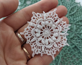White Crochet Doily Coaster: Textured Cotton Decor (9 cm)