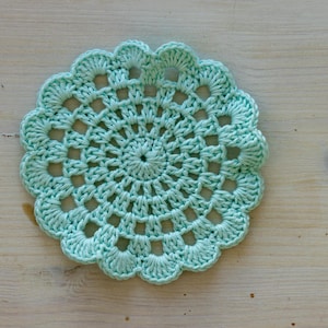 Pequeño tapete de crochet, 13 cm
