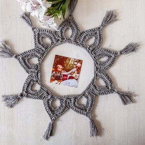 Crochet mock-rame wreath, 18 in