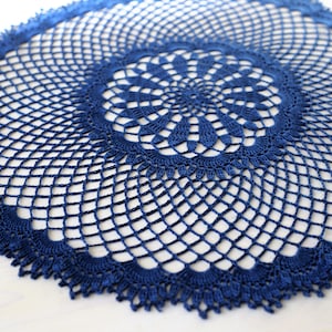 Vintage crochet doily Lacy Mesh designed by Yalanda Wiese, 48 cm, tablecloth, Crochet decor, gift, home, shabby, retro, boho, lace, hygge
