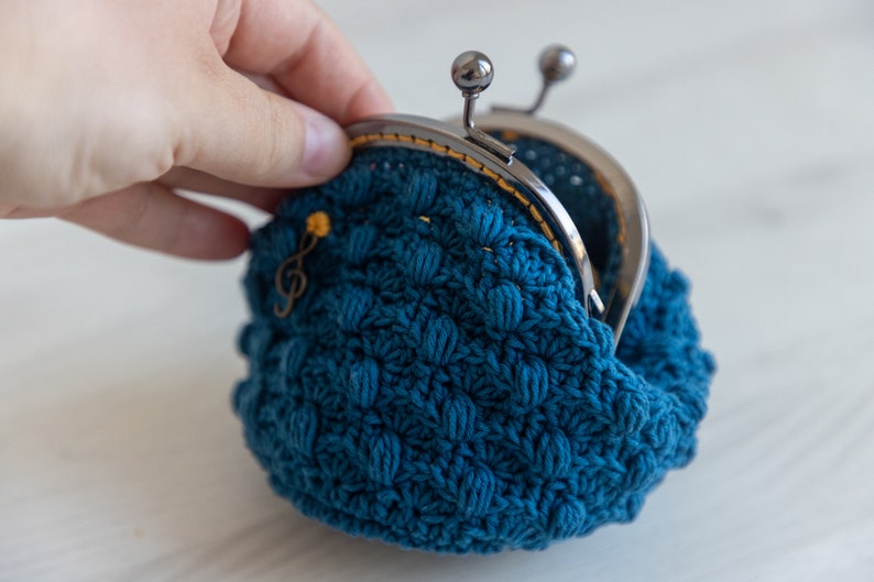 PDF C Moll crochet coin purse pattern image 9