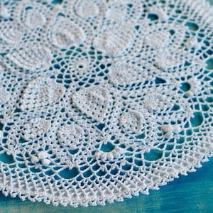 Majestic crochet doily, 14”, 35 cm