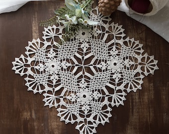 Vintage square crochet doily,  50 cm in diagonal, 38x38 cm