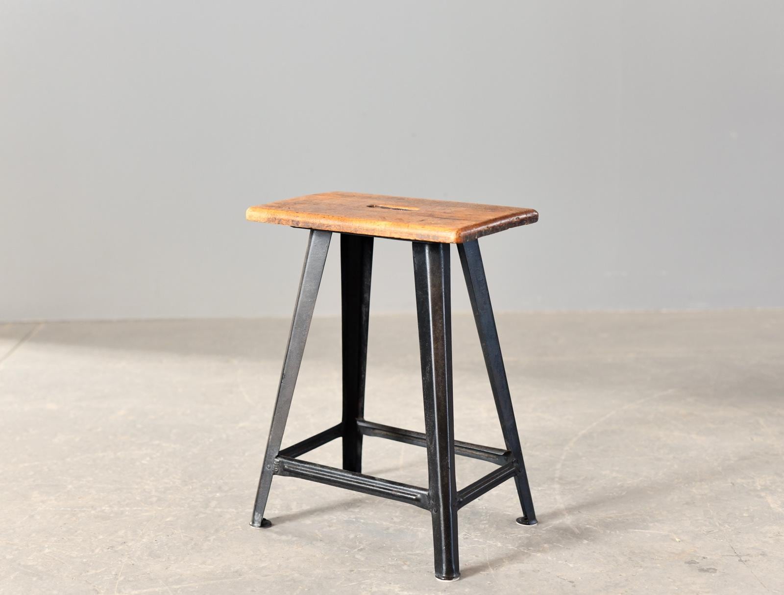 ROWAC ロワック　インダストリアル スツール ヴィンテージ 鉄脚 木製座面 Rowac stool - Etsy 日本