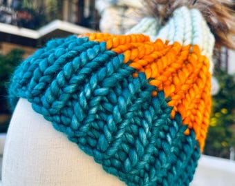 3 Farben Gestreifte handgestrickte Mütze, Weich + Squishy, 100% Merino Wolle, Toque, dicke warme Mütze, abnehmbare große Kunstfell Pom-Pom, Malabrigo
