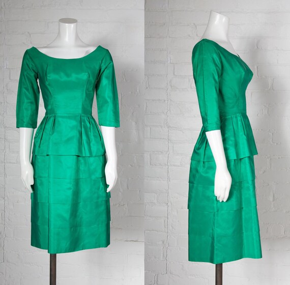 Vintage 1960's evening dress // Emerald green sat