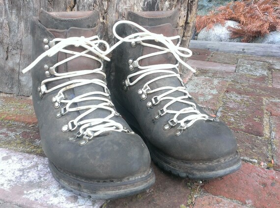 Vintage RAICHLE Leather Mountaineering Hiking Boot