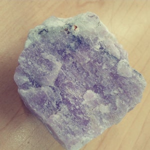 Raw Kunzite    30-35 grams