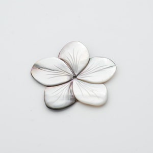 37mm Black Flower shape Mother of Pearl
