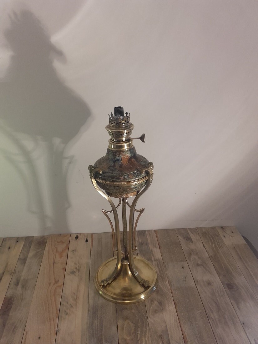 Magnifique Ancienne Lampe à Pétrole en Verre Irisé Kralik