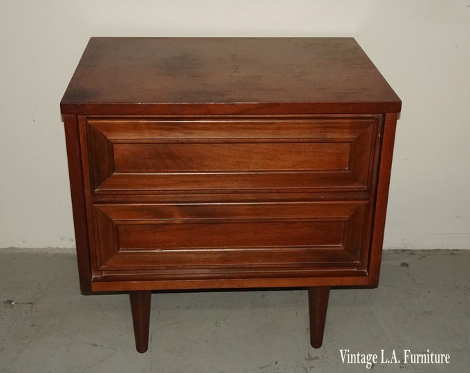 Vintage Mid Century Modern Brown Nightstand w Peg Legs