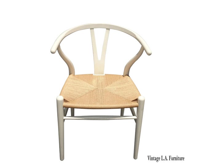 Vintage White Wishbone Chair Hans J. Wegner designed for Carl Hansen & Søn CH24