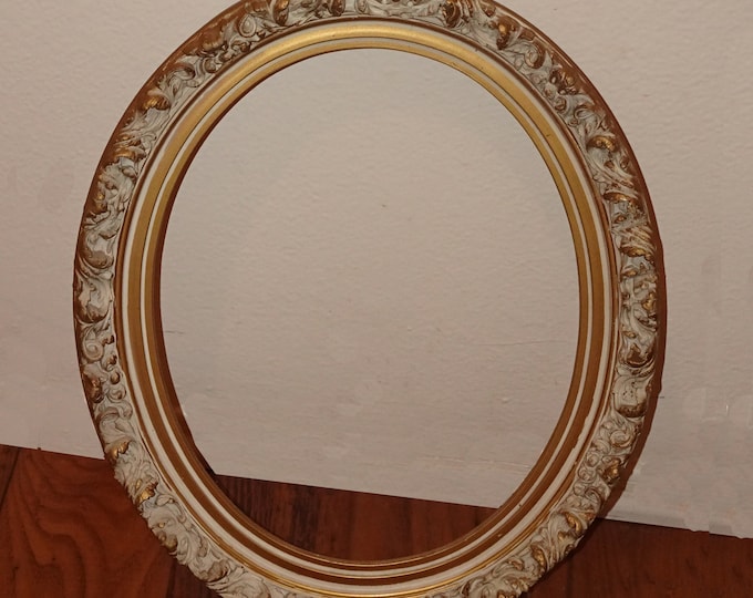 Vintage French Provincial Country Small Oval Ornate White Picture Frame