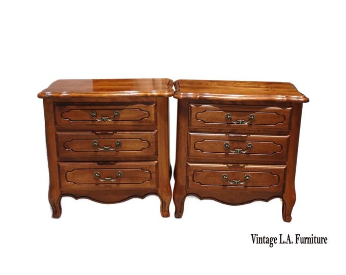 Pair of Vintage Ethan Allen Maple Nightstands LH36