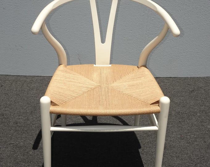 Vintage White Wishbone Chair Hans J. Wegner designed for Carl Hansen & Søn CH24
