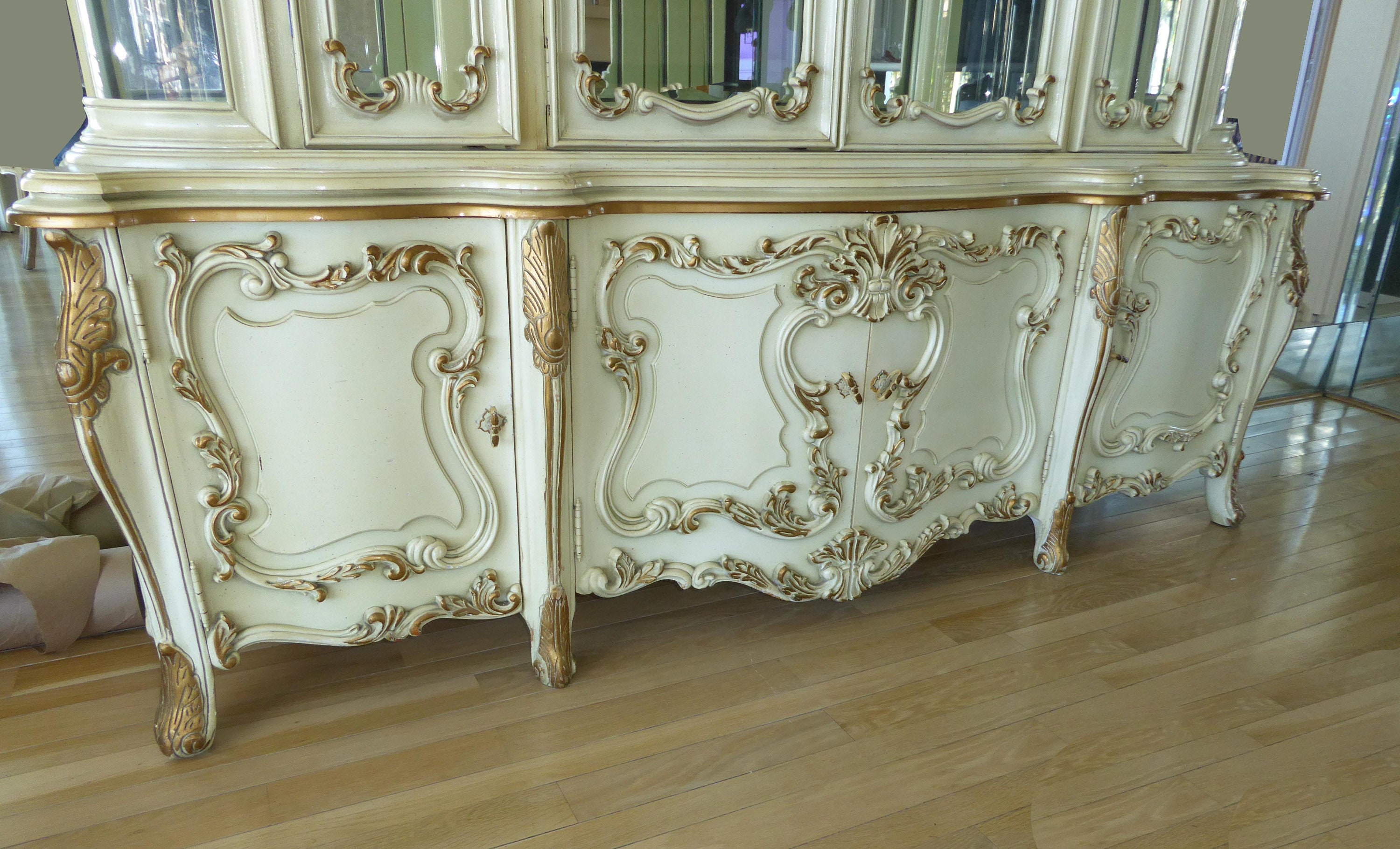 Vintage Ornate Rococo French Provincial White Curio China Cabinet