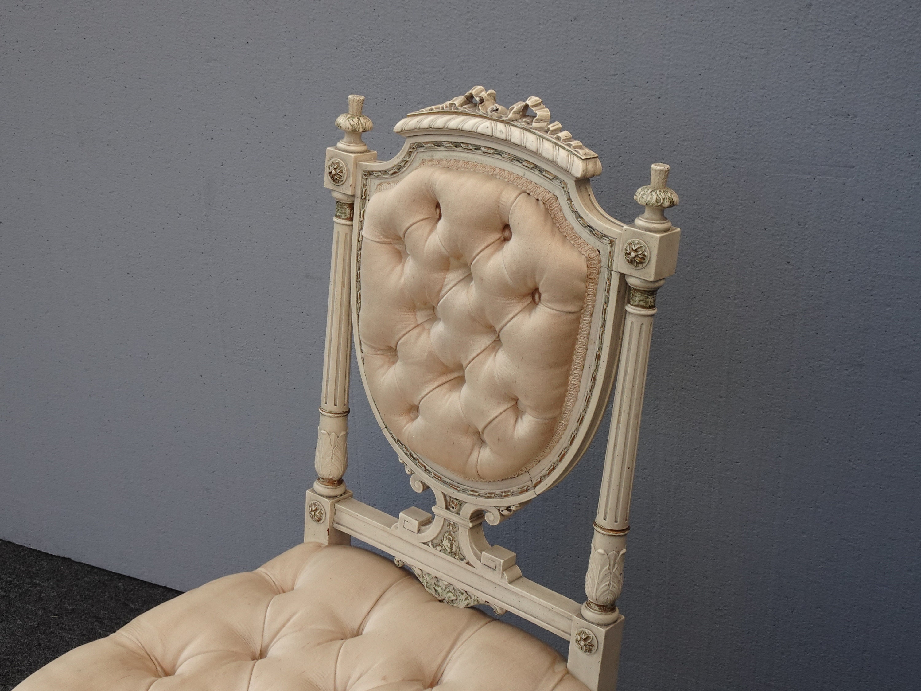 Vintage French Provincial Louis XVI Rococo Off White Heart Tufted Chair #2