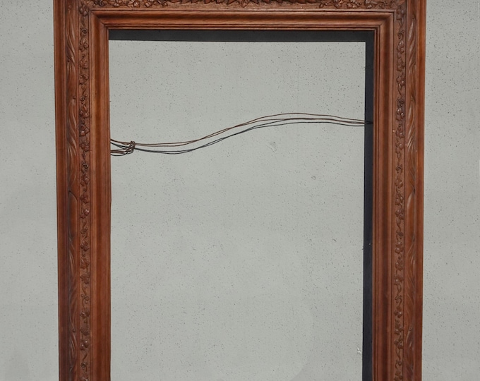Vintage Solid Wood Brown Federal Style Picture Frame w an Eagle Motif