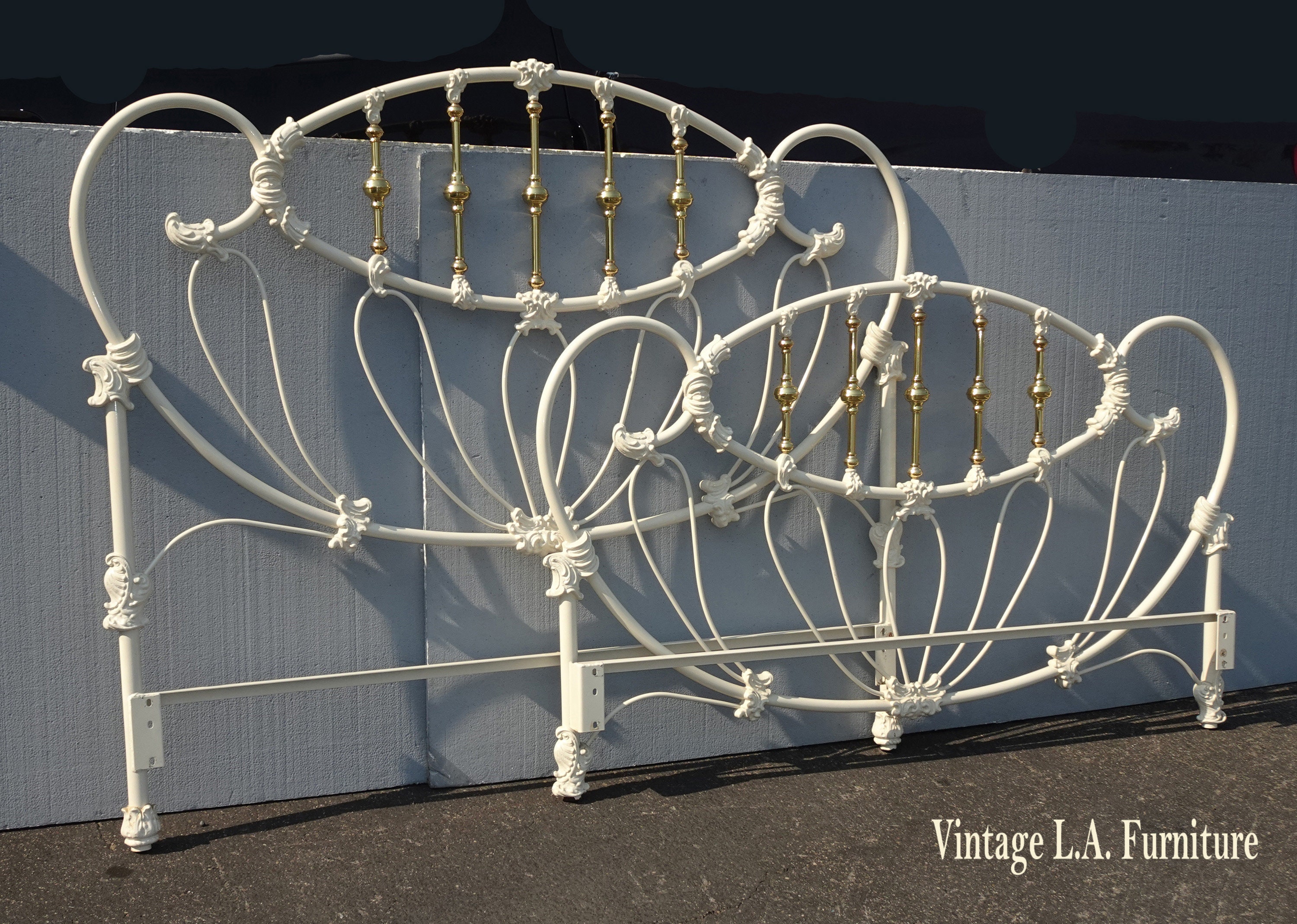 【即日発送】 & Iron Country French Vintage Metal Frame Bed Queen White コレクション