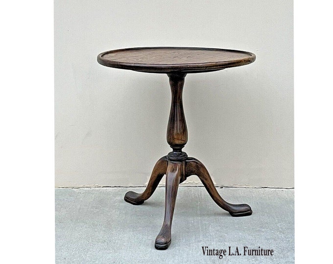 Vintage Oak Wood Pedestal Round Side Table with Queen Anne Legs