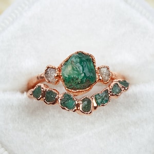 Raw emerald ring set with diamonds, Alternative engagement ring, Raw stone engagement ring, Customizable ring, Eco-friendly ring bridal set