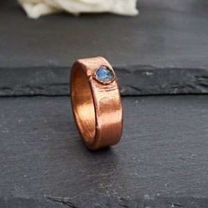 Montana Sapphire wedding band, raw sapphire ring men, customizable alternative copper male promise ring for him, rustic uncut rough gemstone